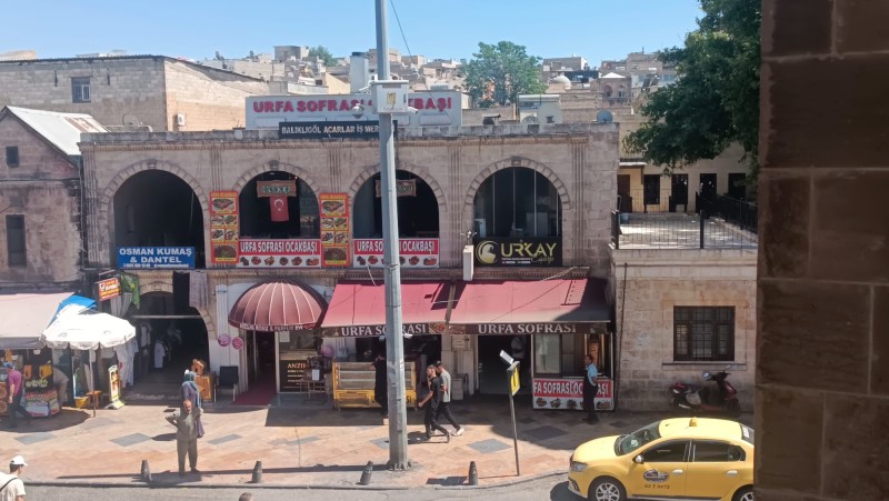 Balıklıgöl'de Bir Yaşlı Kadının Gözyaşları