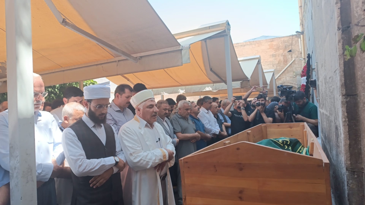 Gazeteci Muhammed Abdulkadir Esen Şanlıurfa'da son yolculuğuna uğurlandı