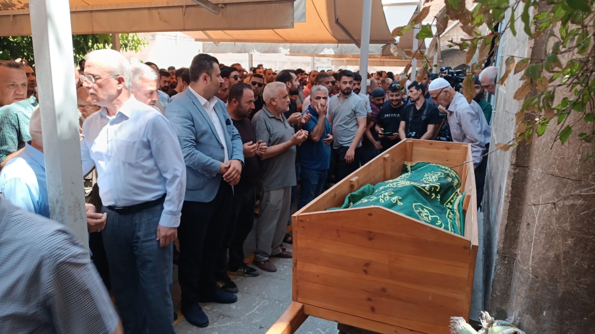 Gazeteci Muhammed Abdulkadir Esen Şanlıurfa'da son yolculuğuna uğurlandı