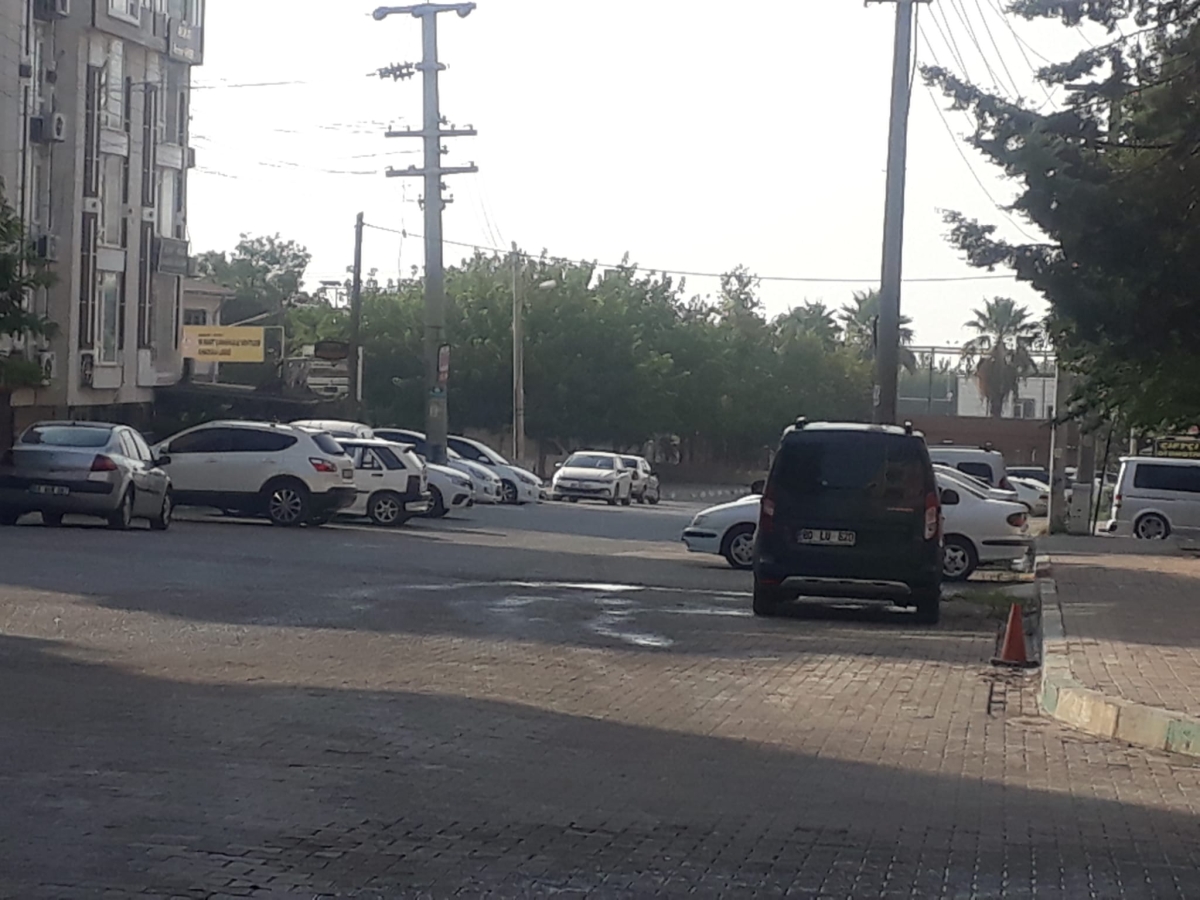Urfa'daki Bu Mahalleyi Oto Galericiler İşgal Etti
