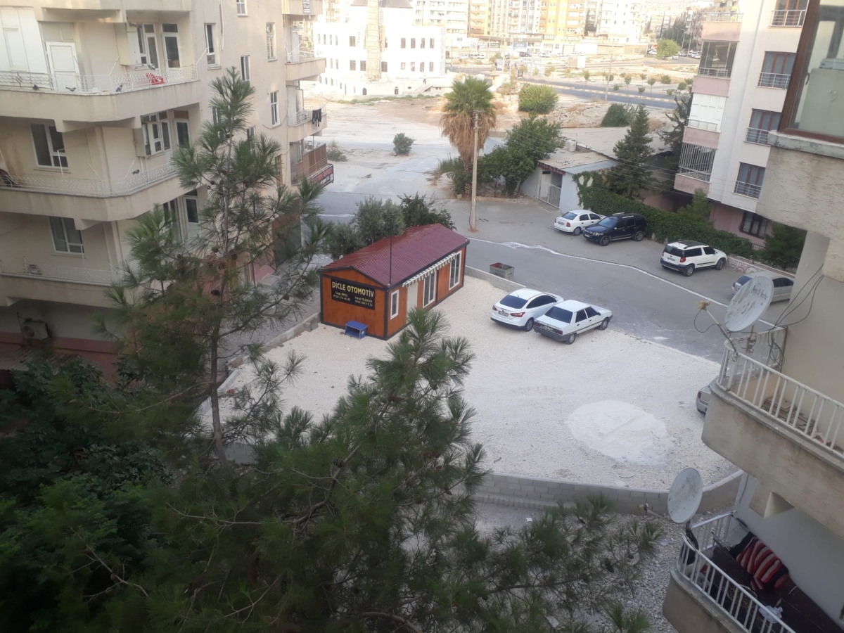 Urfa'daki Bu Mahalleyi Oto Galericiler İşgal Etti