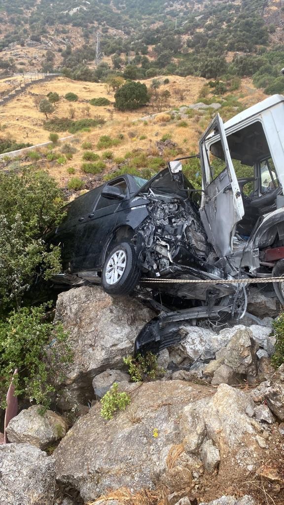 Tatlıses araçtan çıkarıldı