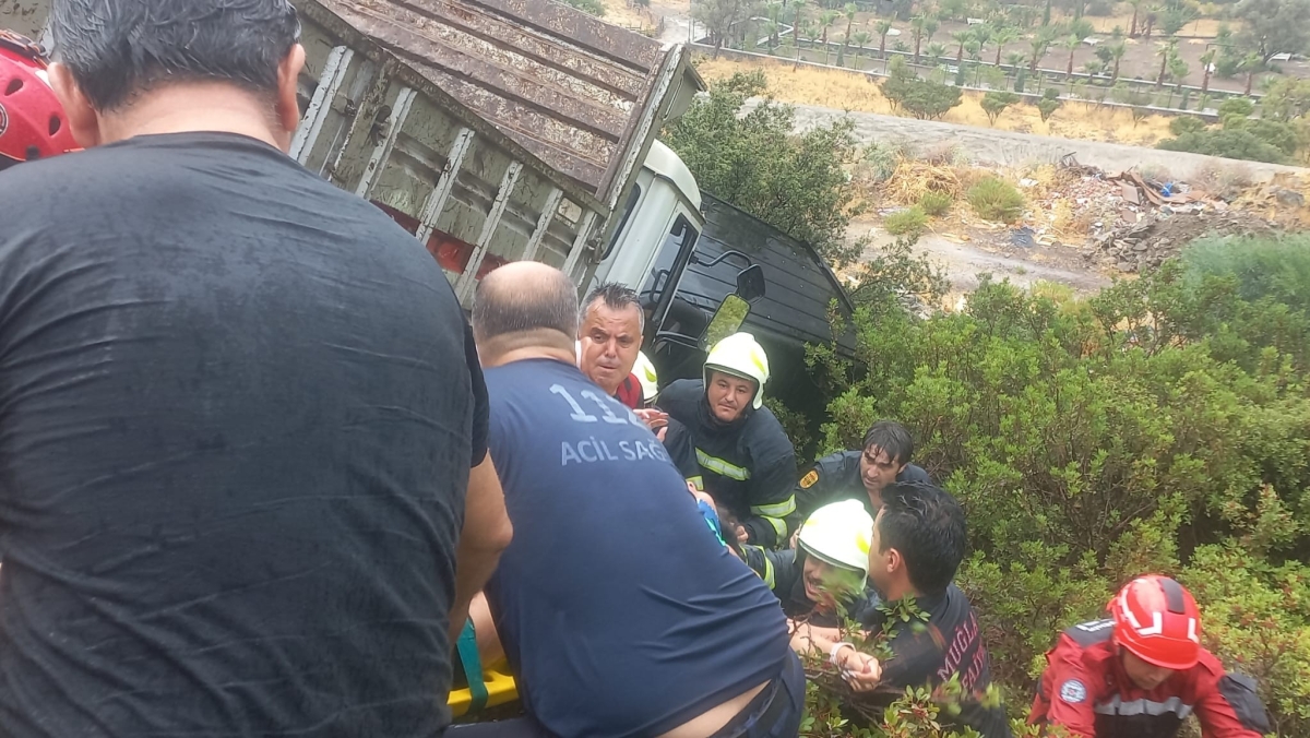 Tatlıses araçtan çıkarıldı