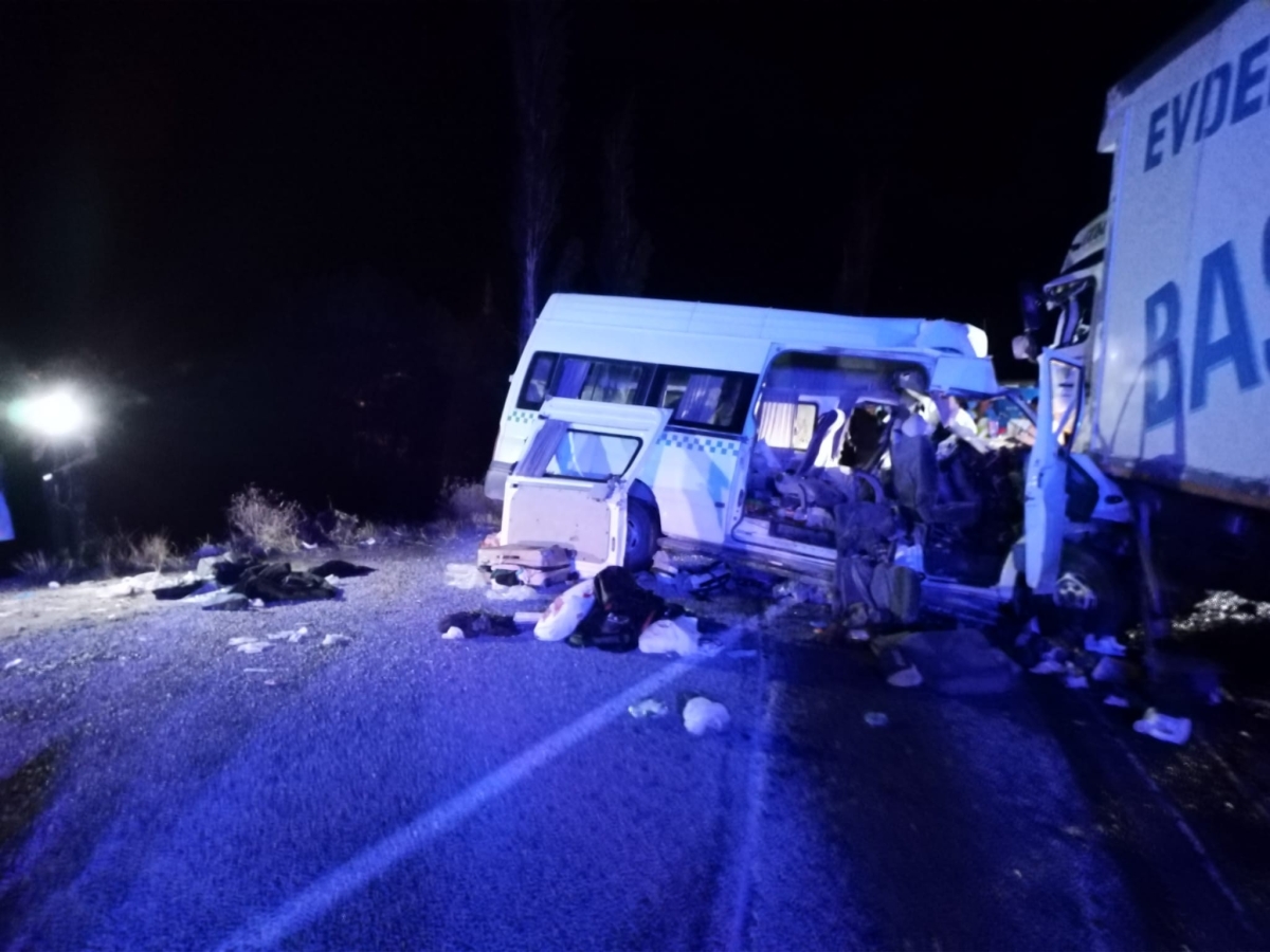 Düğün dönüşü feci kaza: 8 ölü, 9 yaralı