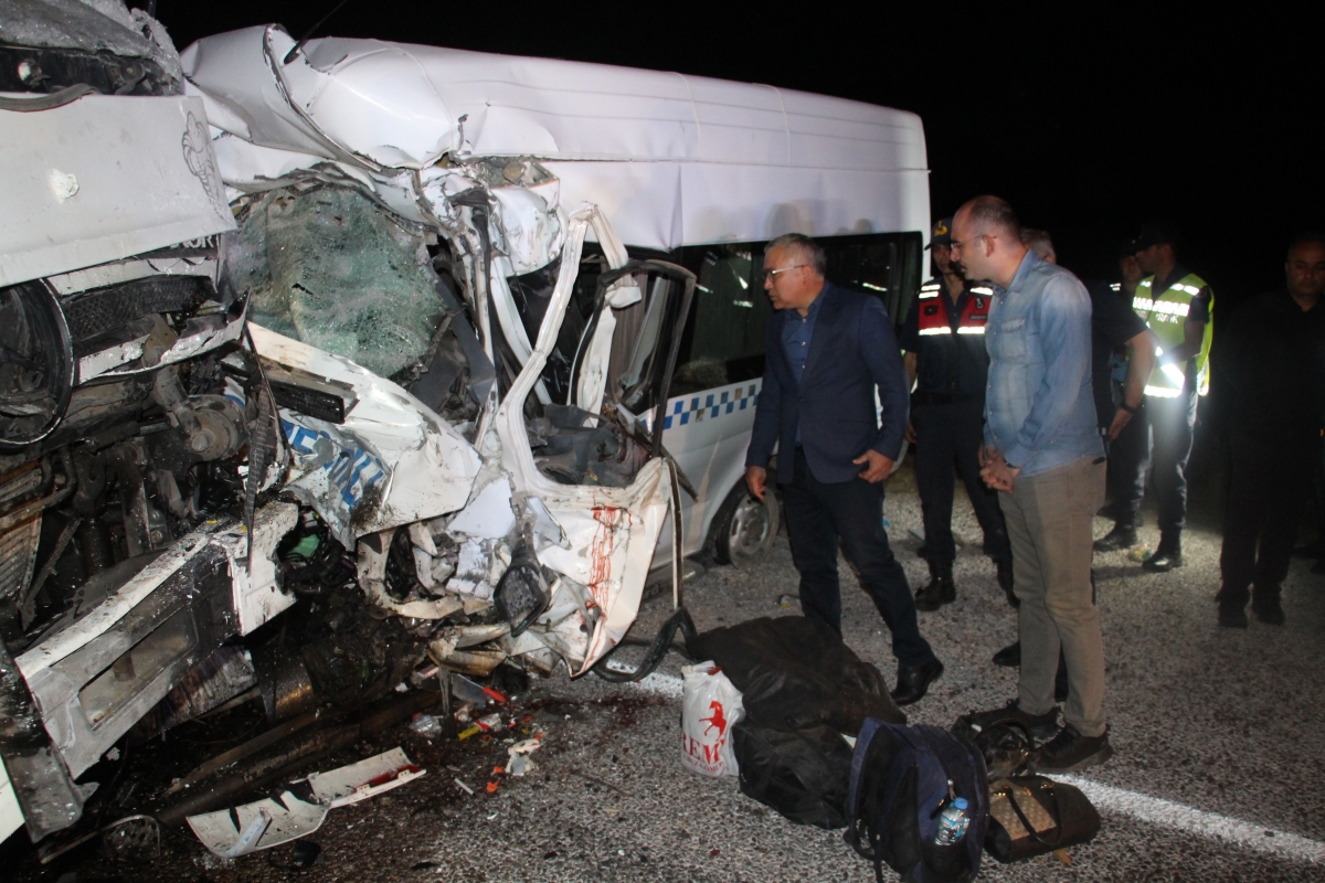 Düğün dönüşü feci kaza: 8 ölü, 9 yaralı