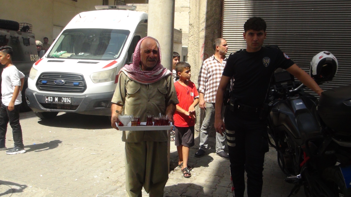 Şanlıurfa’da Polis operasyonunda çay servisi yapıldı