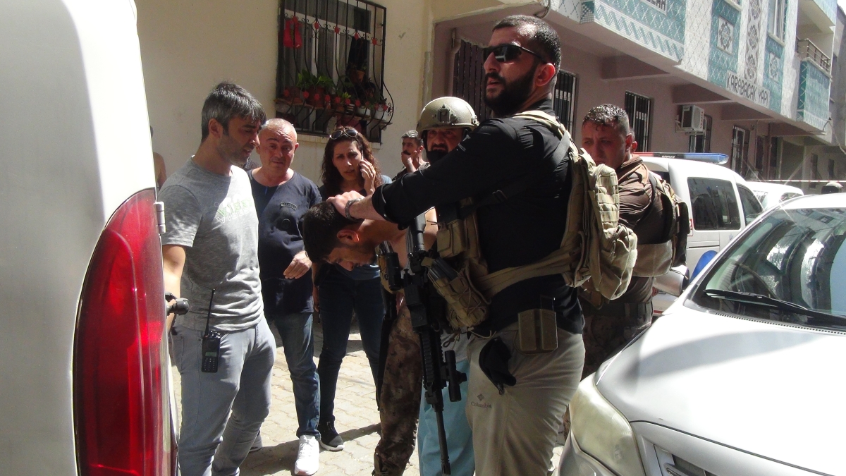Şanlıurfa’da Polis operasyonunda çay servisi yapıldı
