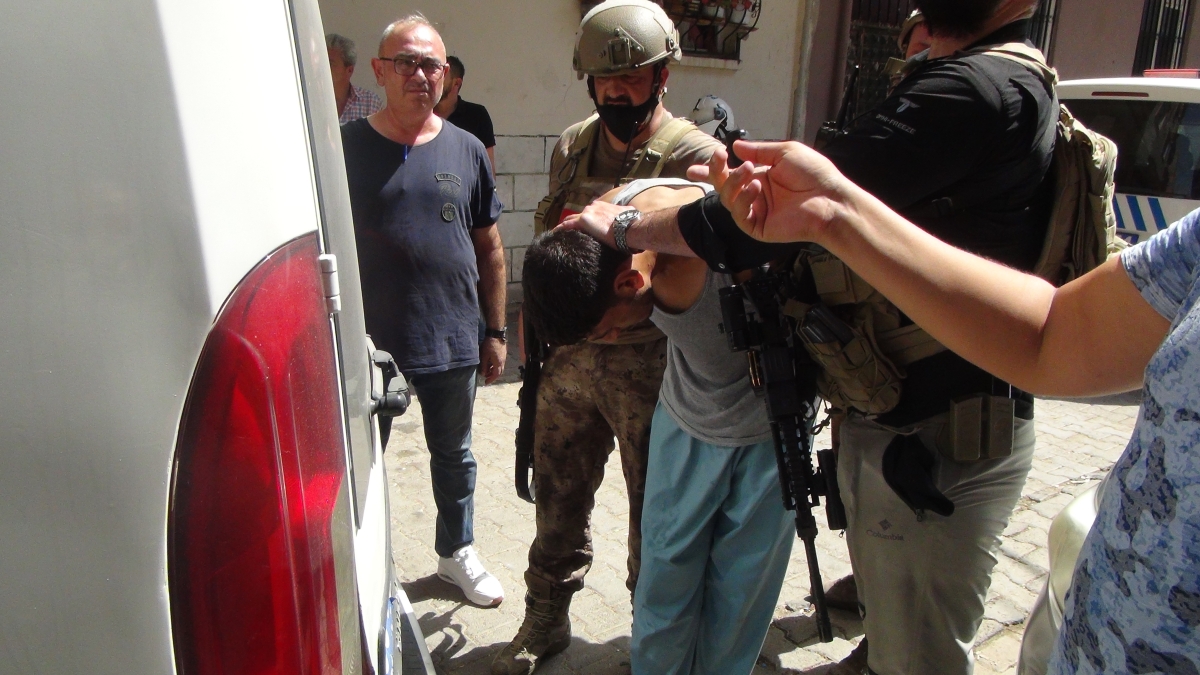 Şanlıurfa’da Polis operasyonunda çay servisi yapıldı