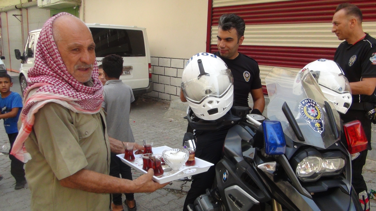 Şanlıurfa’da Polis operasyonunda çay servisi yapıldı