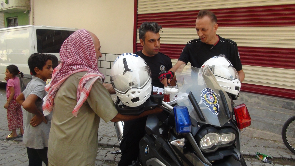 Şanlıurfa’da Polis operasyonunda çay servisi yapıldı