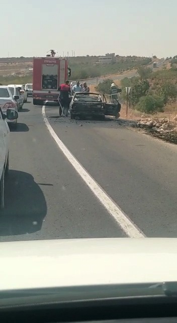 Şanlıurfa’da alev alan seyir halindeki otomobil küle döndü.