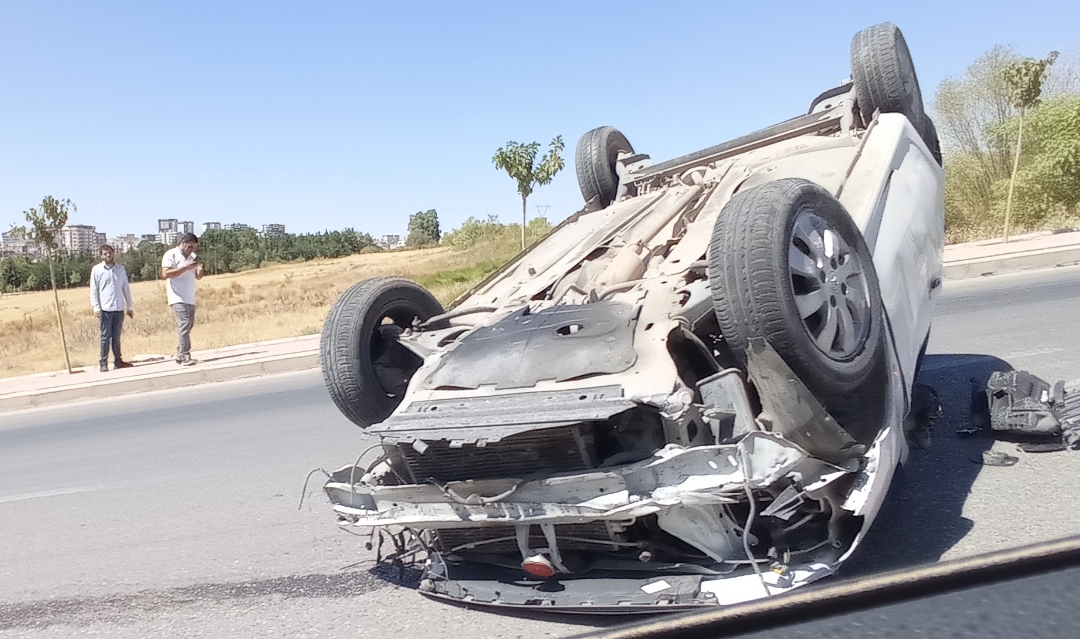 Urfa'daki Trafik Kazasında Araç Pert Oldu
