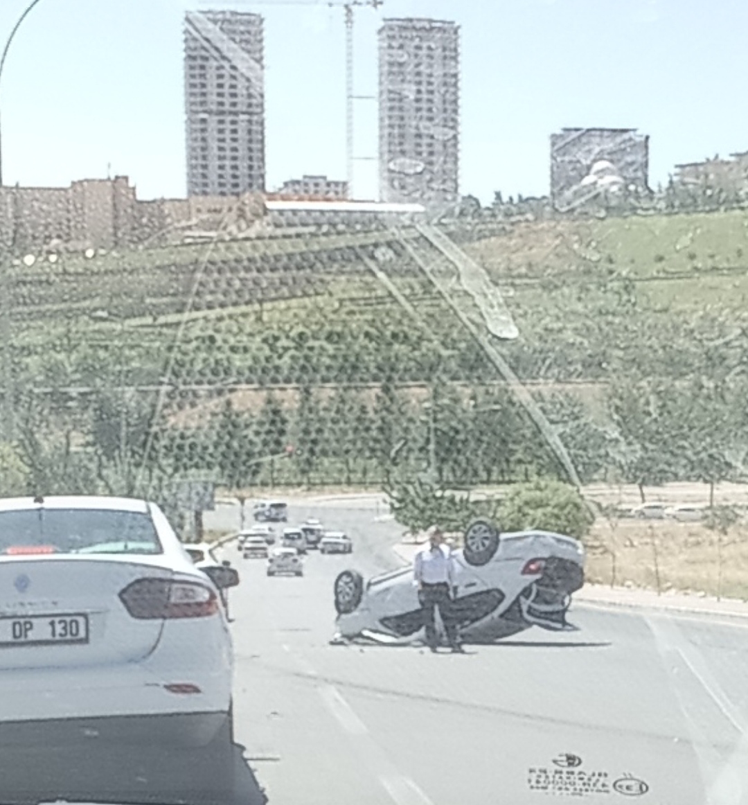 Urfa'daki Trafik Kazasında Araç Pert Oldu