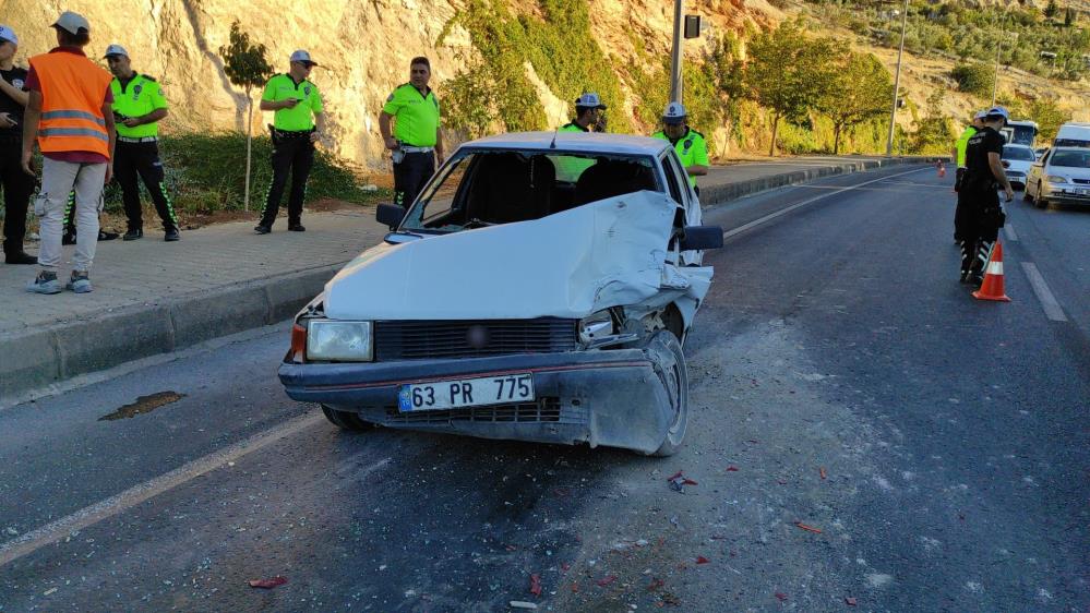Şanlıurfa'da feci kaza: Otomobilden düşen eşyası sonu oldu