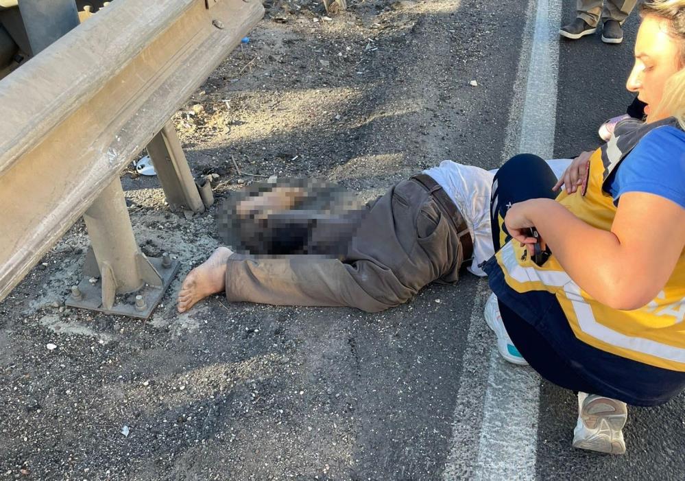 Şanlıurfa'da feci kaza: Otomobilden düşen eşyası sonu oldu