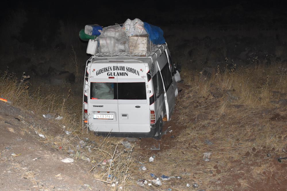 Şanlıurfa’da mevsimlik işçileri taşıyan minibüs ile otomobil çarpıştı: 16 yaralı