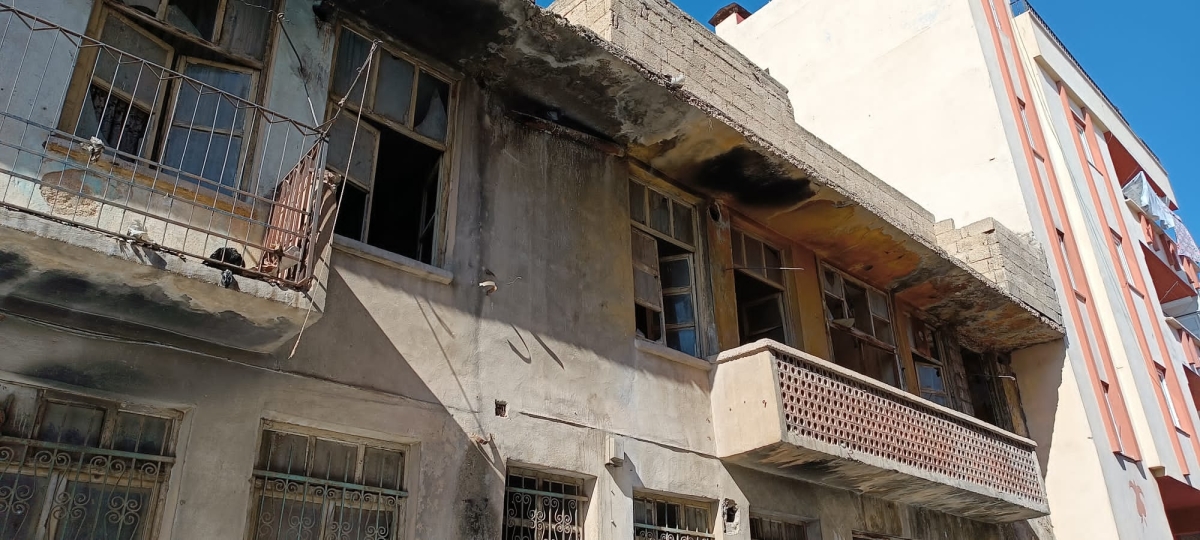 Urfa'daki bu metruk bina tehlike saçıyor
