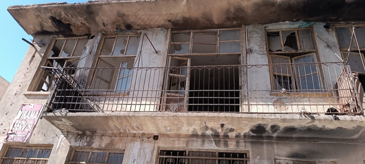Urfa'daki bu metruk bina tehlike saçıyor