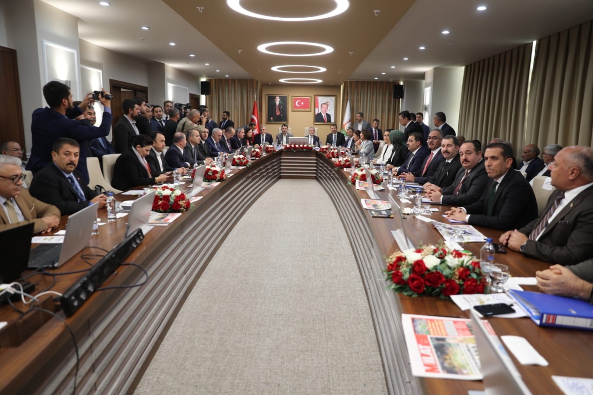 Hazine ve Maliye Bakanı Nureddin Nebati ile Çevre, Şehircilik ve İklim Değişikliği Bakanı Murat Kurum bir dizi ziyaret ve incelemelerde bulunmak üzere geldiği Şanlıurfa’da Büyükşehir Belediye Başkanı Zeynel Abidin Beyazgül’ü