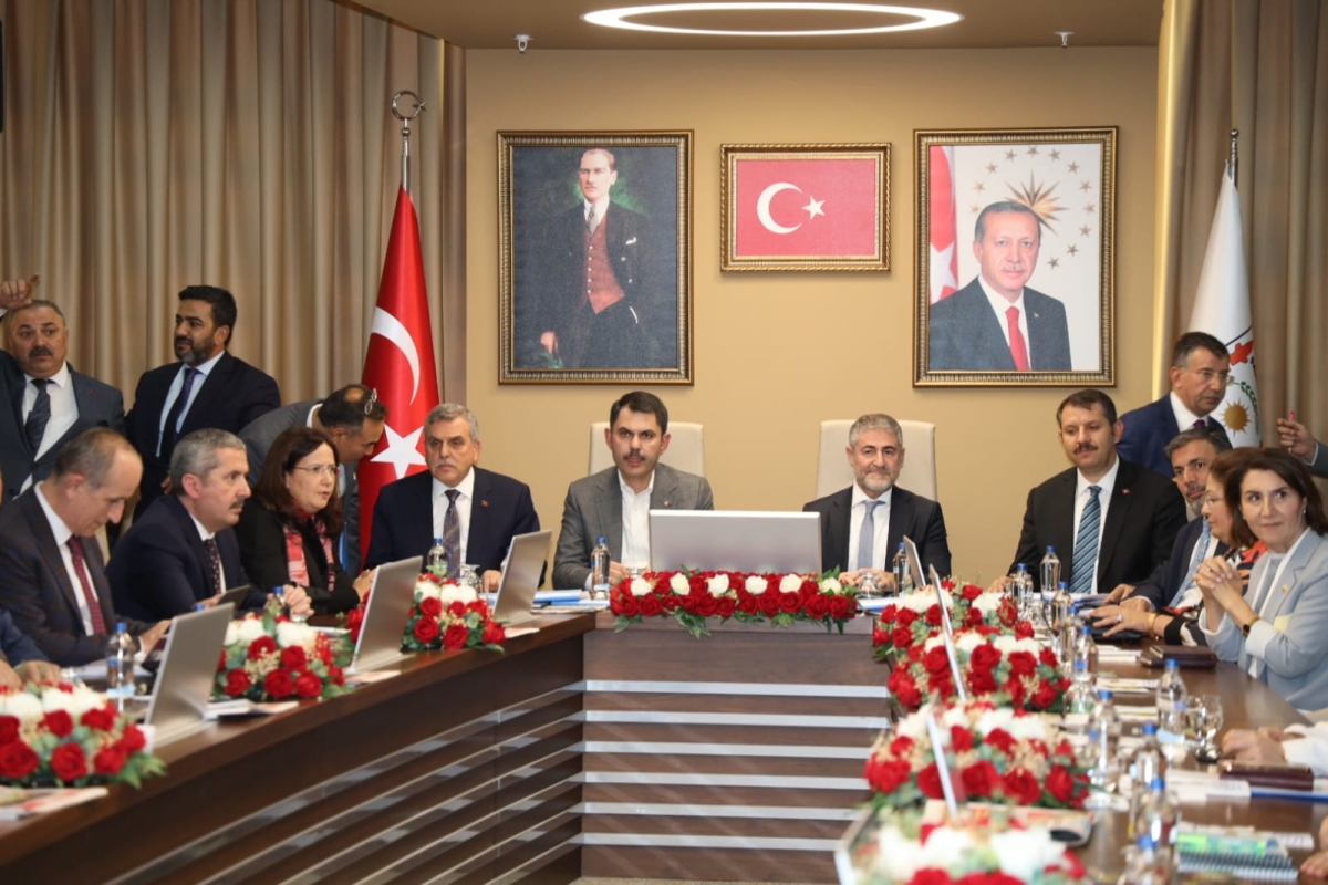 Hazine ve Maliye Bakanı Nureddin Nebati ile Çevre, Şehircilik ve İklim Değişikliği Bakanı Murat Kurum bir dizi ziyaret ve incelemelerde bulunmak üzere geldiği Şanlıurfa’da Büyükşehir Belediye Başkanı Zeynel Abidin Beyazgül’ü