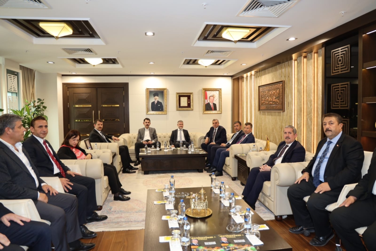 Hazine ve Maliye Bakanı Nureddin Nebati ile Çevre, Şehircilik ve İklim Değişikliği Bakanı Murat Kurum bir dizi ziyaret ve incelemelerde bulunmak üzere geldiği Şanlıurfa’da Büyükşehir Belediye Başkanı Zeynel Abidin Beyazgül’ü