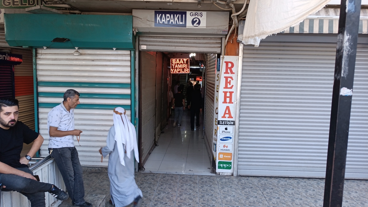 Kaçak Telefon Operasyonu Sonrası Esnaf Kepenk Kapattı