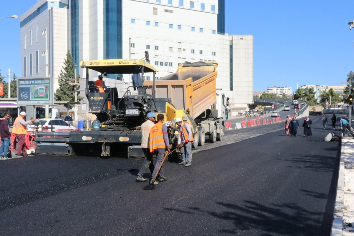 ABİDE KAVŞAĞI YAN YOLLARDA ASFALT ÇALIŞMASI