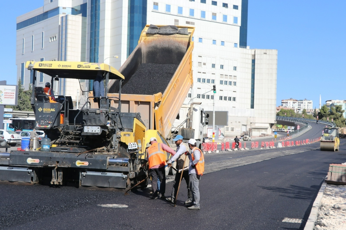 ABİDE KAVŞAĞI YAN YOLLARDA ASFALT ÇALIŞMASI