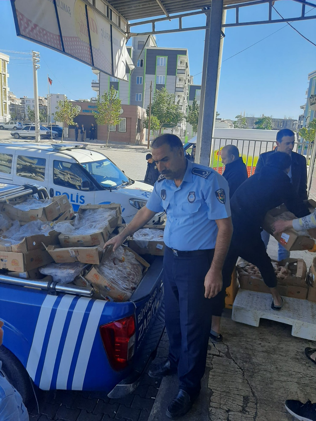 Büyükşehir Zabıta, Denetimde 1 Ton Bozuk Tavuk Eti Ele Geçirdi