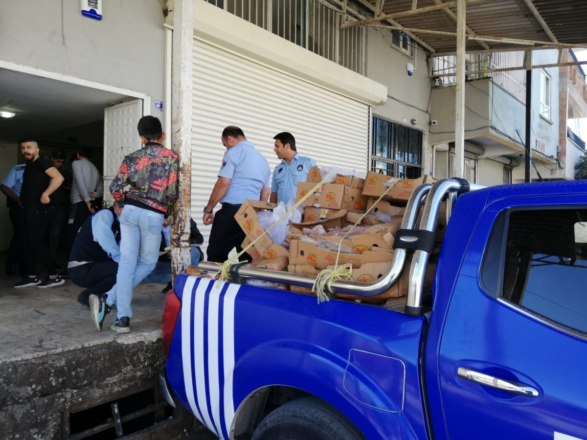 Büyükşehir Zabıta, Denetimde 1 Ton Bozuk Tavuk Eti Ele Geçirdi