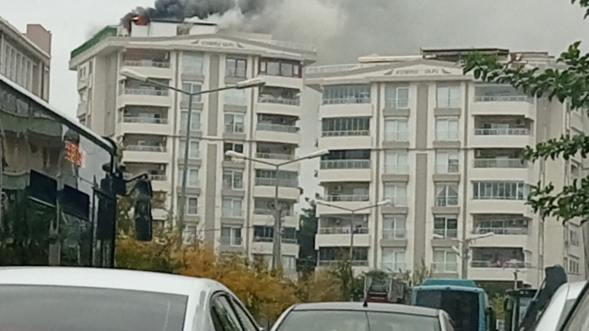Karaköprü'de Apartman Çatı Katı Cayır Cayır Yandı