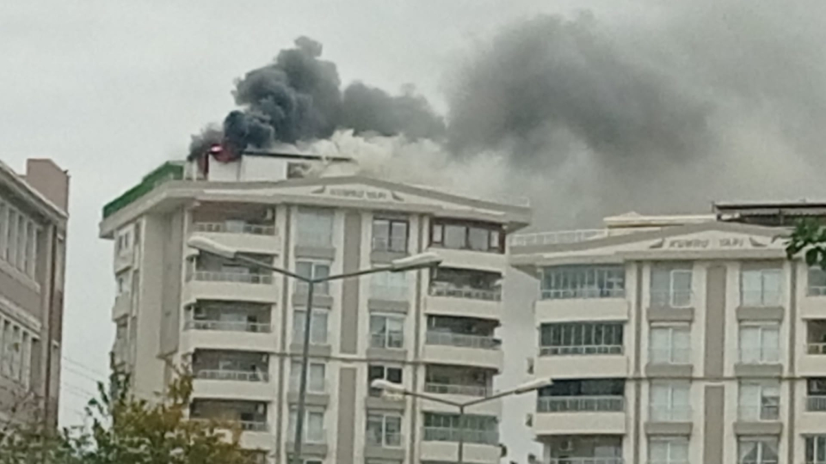Karaköprü'de Apartman Çatı Katı Cayır Cayır Yandı