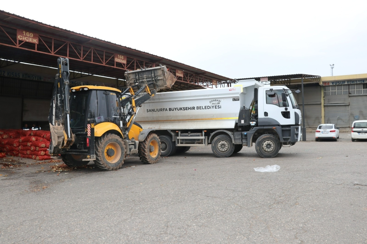 BÜYÜKŞEHİR ZABITA’DAN DENETİM, ÇÜRÜMÜŞ 22 TON SOĞAN İMHA EDİLDİ