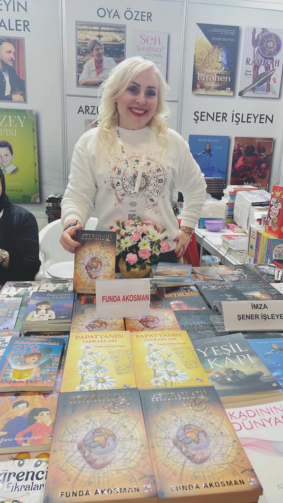 Akosman TÜYAP’ta sevenleriyle buluştu