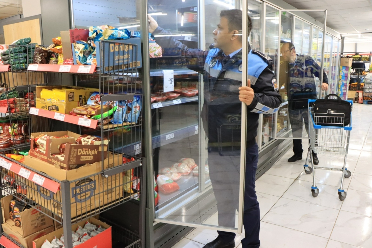 Şanlıurfa Büyükşehir Zabıtadan Market Denetimi, 33 Markete Ceza Kesildi