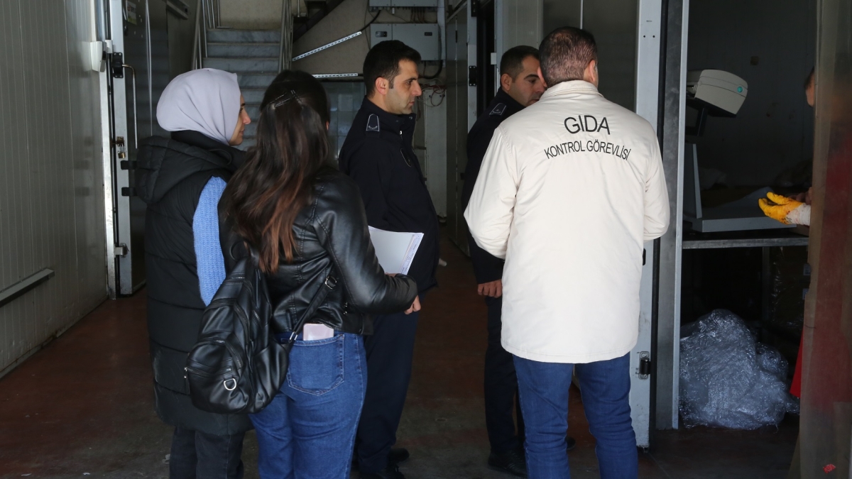 Tarihi Geçmiş Tonlarca Tavuk Ürünü İmha Edildi
