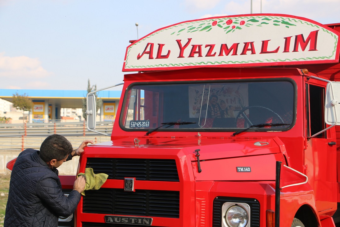 Şanlıurfa’da Al Yazmalım” kamyonu ilgi odağı oldu