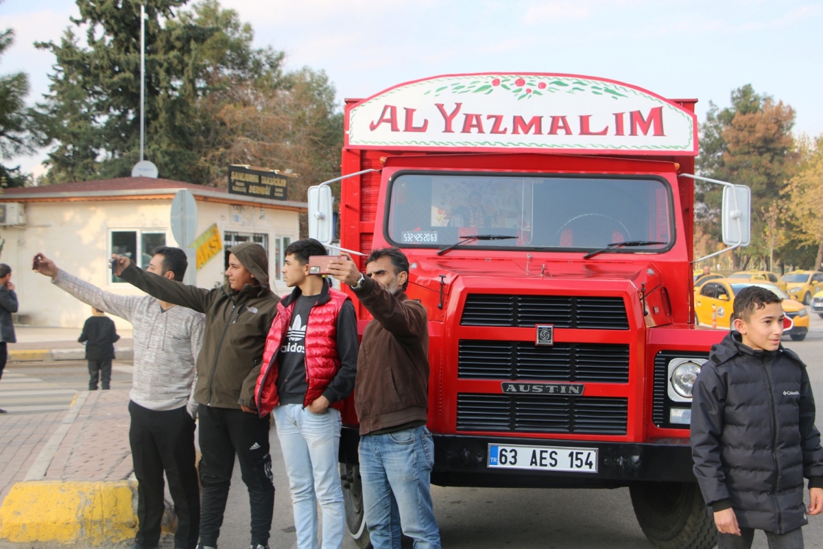Şanlıurfa’da Al Yazmalım” kamyonu ilgi odağı oldu