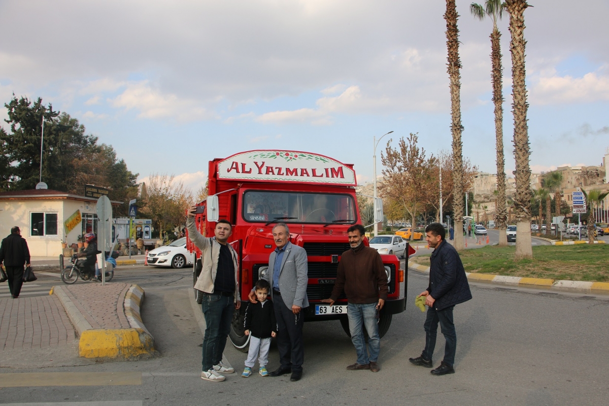 Şanlıurfa’da Al Yazmalım” kamyonu ilgi odağı oldu