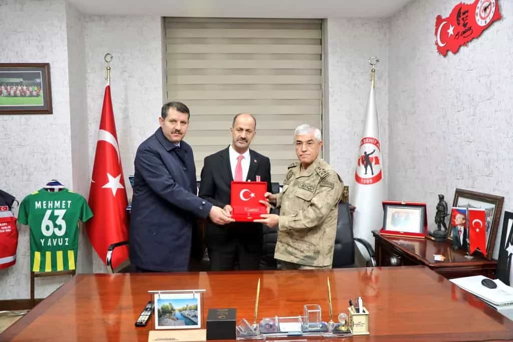 Jandarma Genel Komutanı Çetin'den Şehit Aileler Derneğine Ziyaret