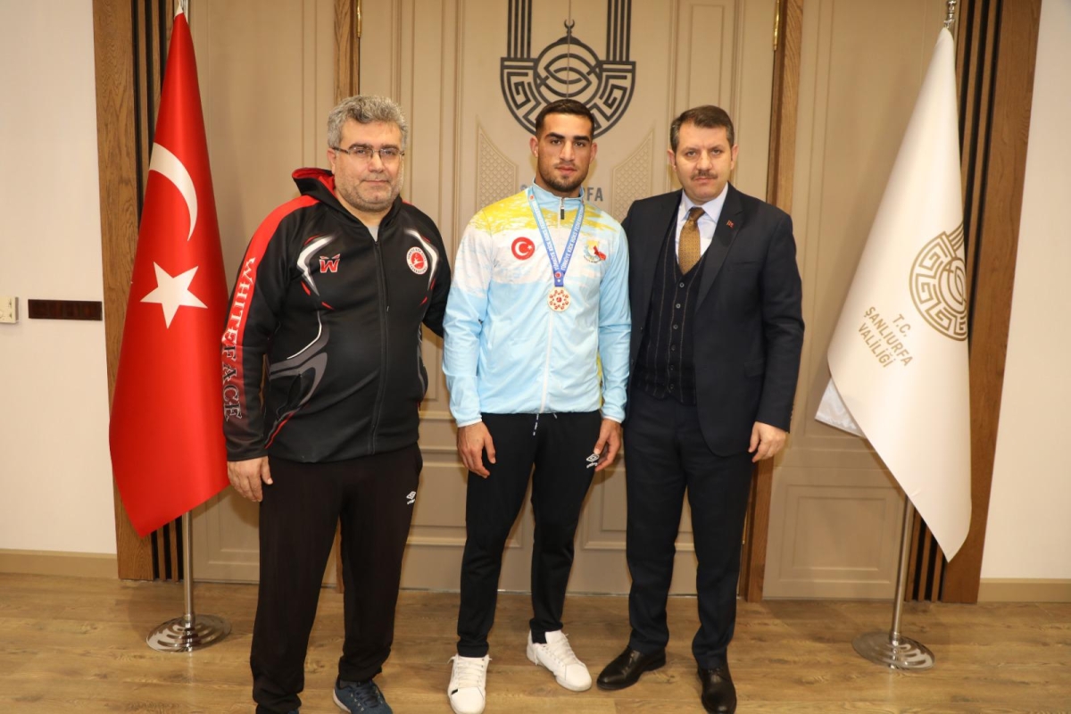 Şampiyonlar ödüllendirildi