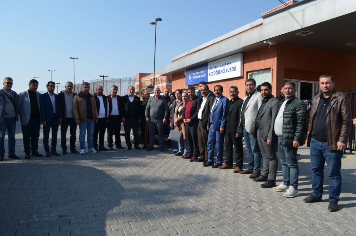 Deprem zade aileleri ziyaret etti çocuklara oyuncak dağıttı