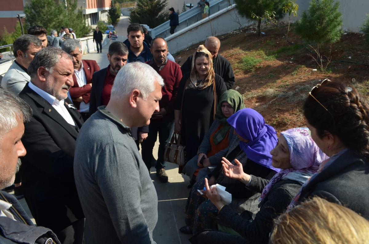 Deprem zade aileleri ziyaret etti çocuklara oyuncak dağıttı