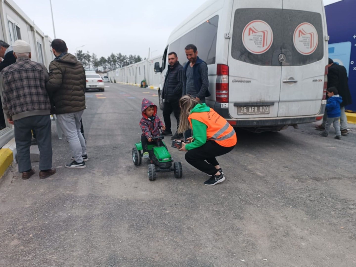 ŞANLIURFALI KADINLAR ÜRETTİKLERİ BEZ BEBEKLERİ ADIYAMAN’A GÖNDERDİ