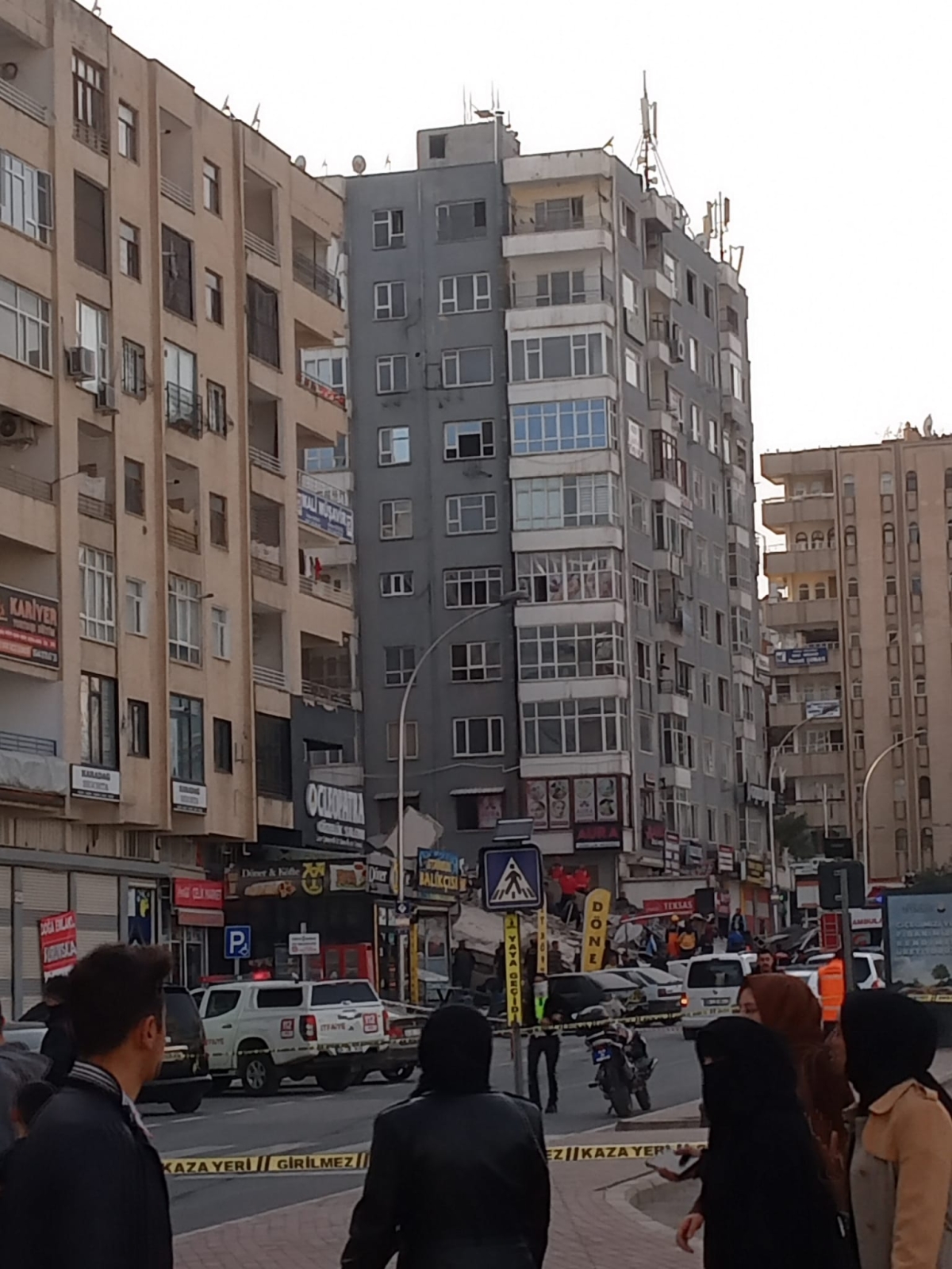 Urfa'daki 2500 Ağır Hasarlı Bina Acilen Yıkılmalı