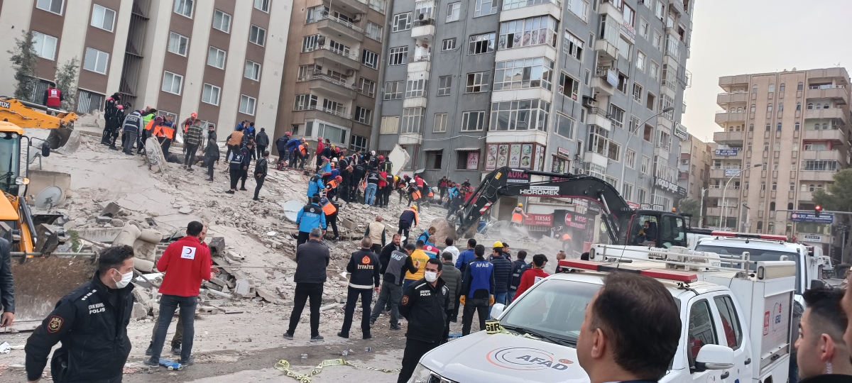 Urfa'daki 2500 Ağır Hasarlı Bina Acilen Yıkılmalı