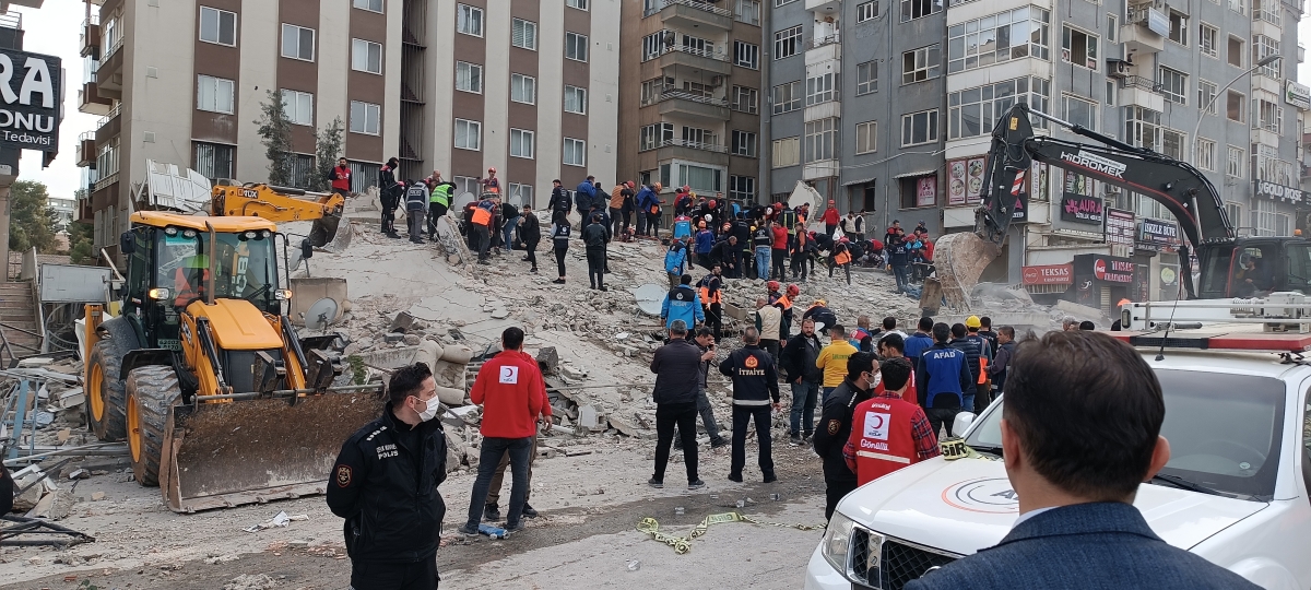 Urfa'daki 2500 Ağır Hasarlı Bina Acilen Yıkılmalı