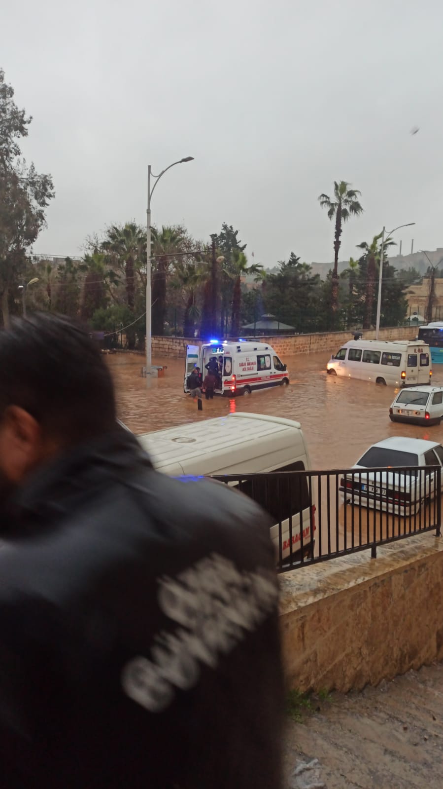 Şanlıurfa'da sağanak derelerin taşmasına neden oldu