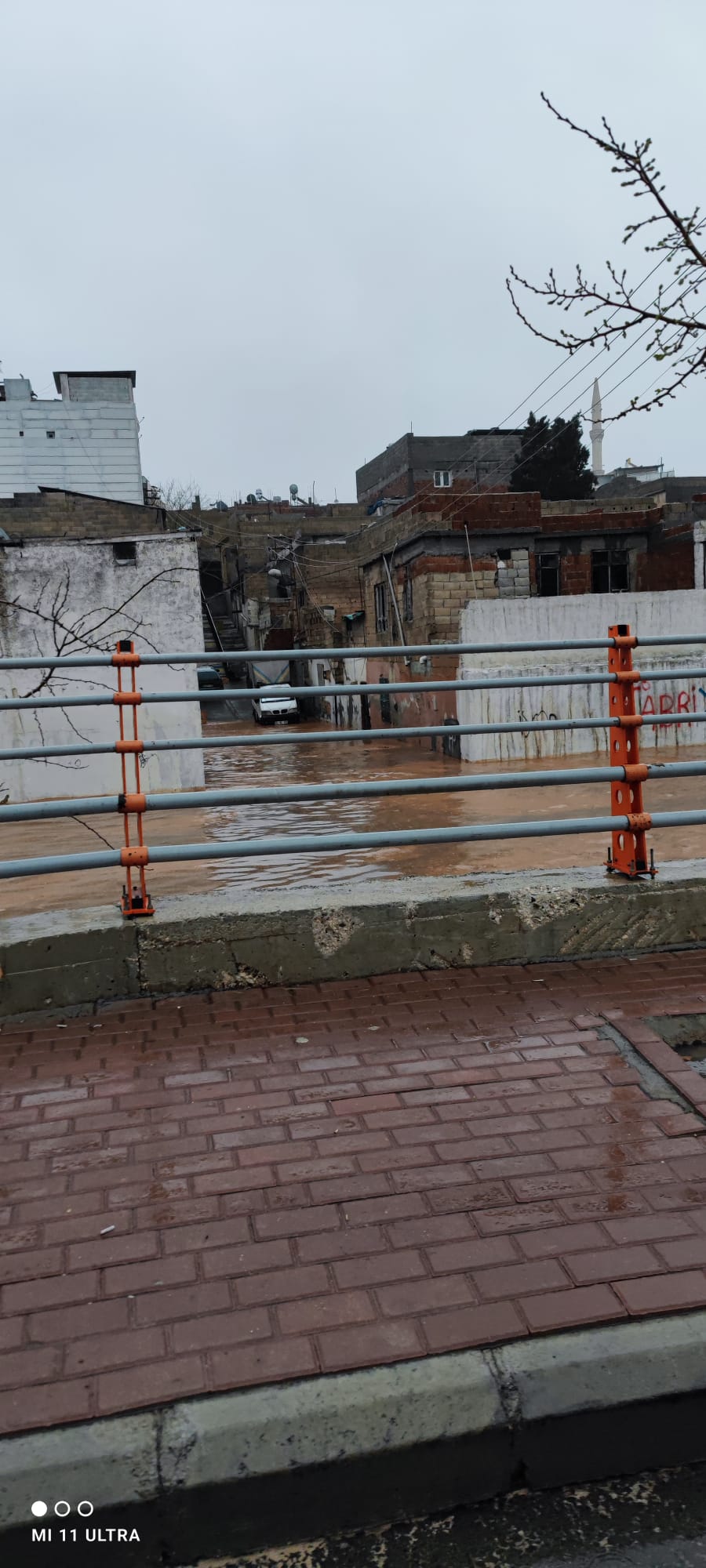 Şanlıurfa'da sağanak derelerin taşmasına neden oldu