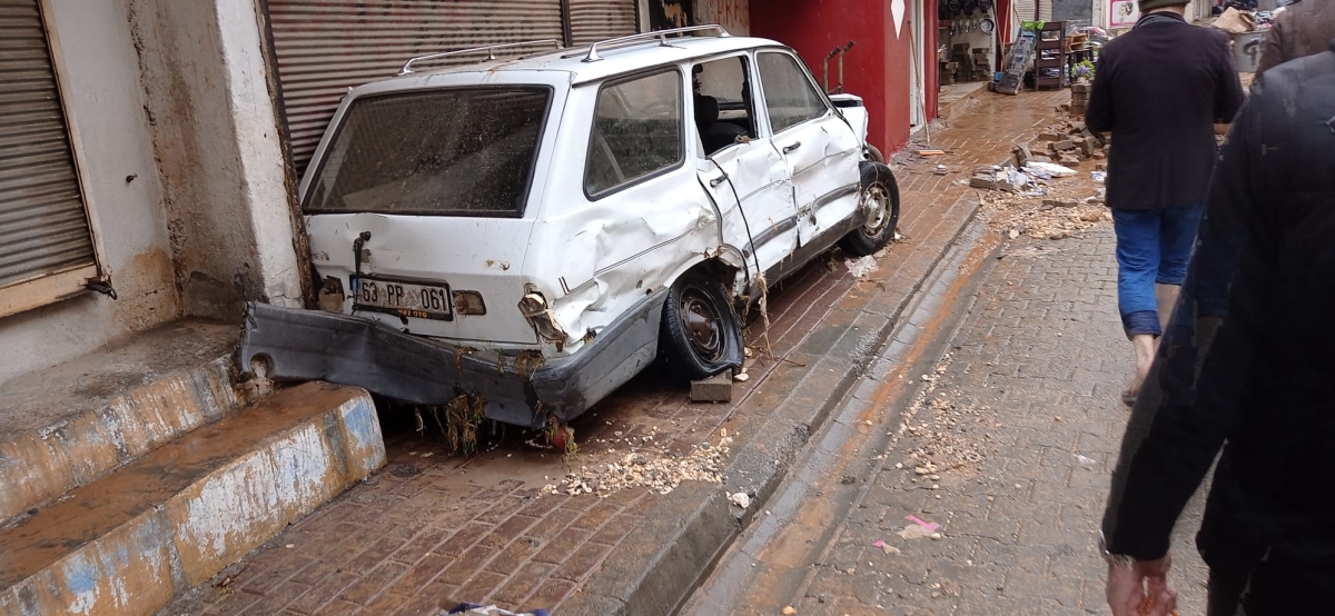 Şanlıurfa'da sağanak derelerin taşmasına neden oldu